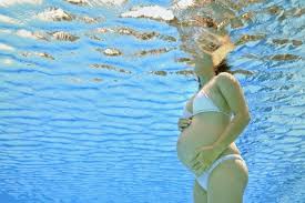 pregnant-swimming2