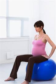 pregnant-swiss ball2